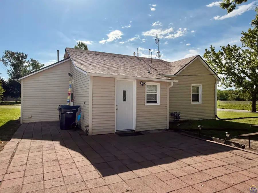 632 Withrow St, Osage City, KS 66523 - #3