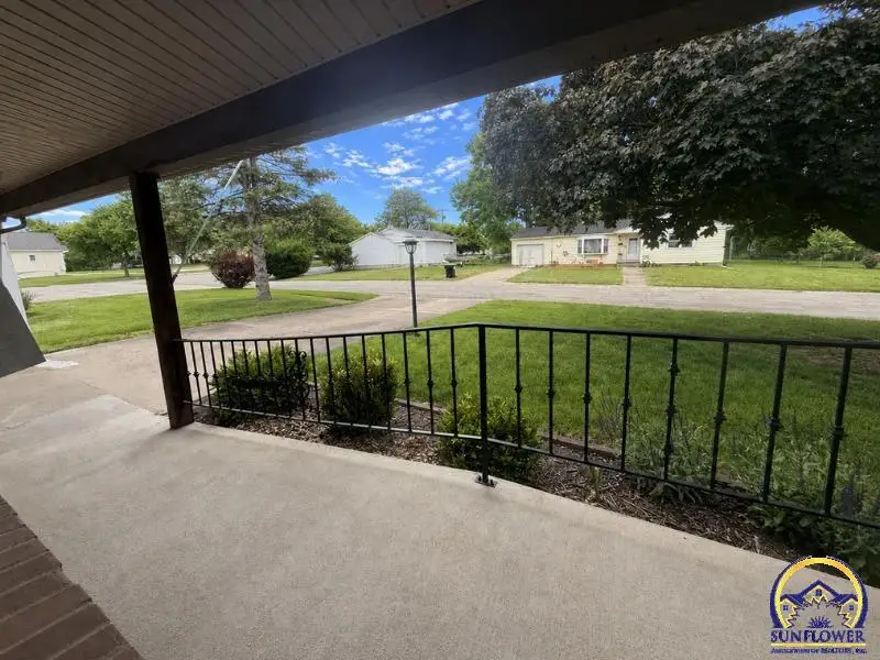 306 Osage Ave, Hiawatha, KS 66434 - #2