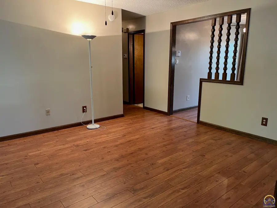 2110 SE 36th St, Topeka, KS 66605 - #3