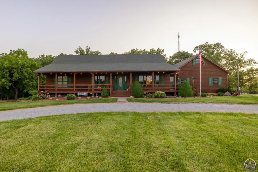 8218 W 273rd Terr, Osage City, KS 66523 - #2
