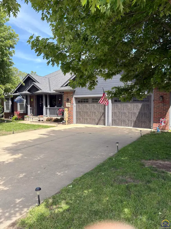 3736 SW Summerfield Dr, Topeka, KS 66610