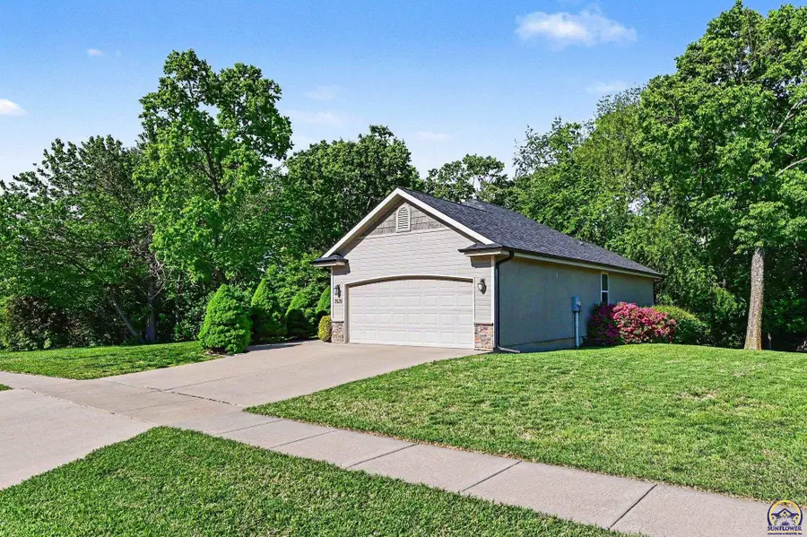 2625 SE Mercury Ave, Topeka, KS 66605 - #2