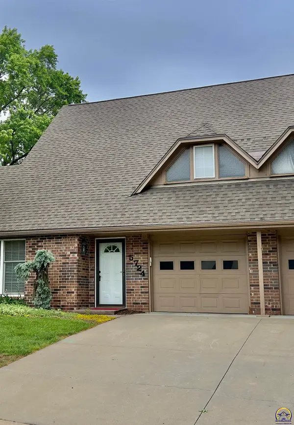 5724 SW Foxcroft North Cir, Topeka, KS 66614