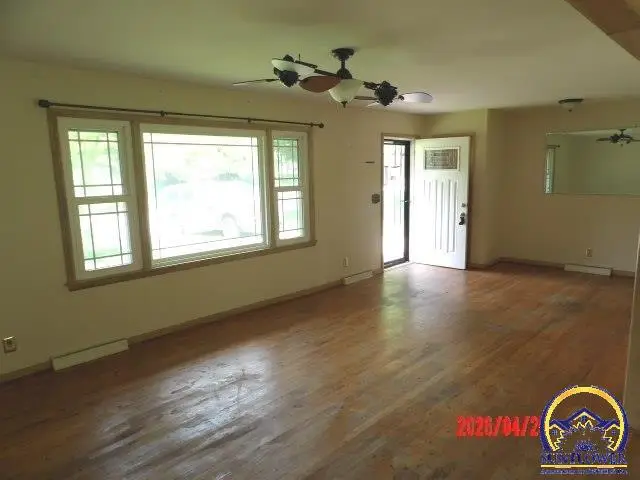 733 E 9th Ave, Emporia, KS 66801 - #3