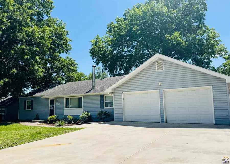 5425 SW 13th St, Topeka, KS 66604 - #2