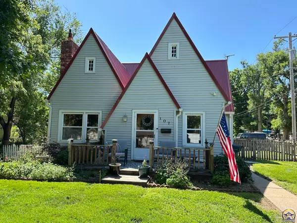 107 N Topeka Ave, Osage City, KS 66523