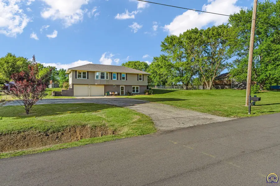 550 NW 58th St, Topeka, KS 66617 - #3