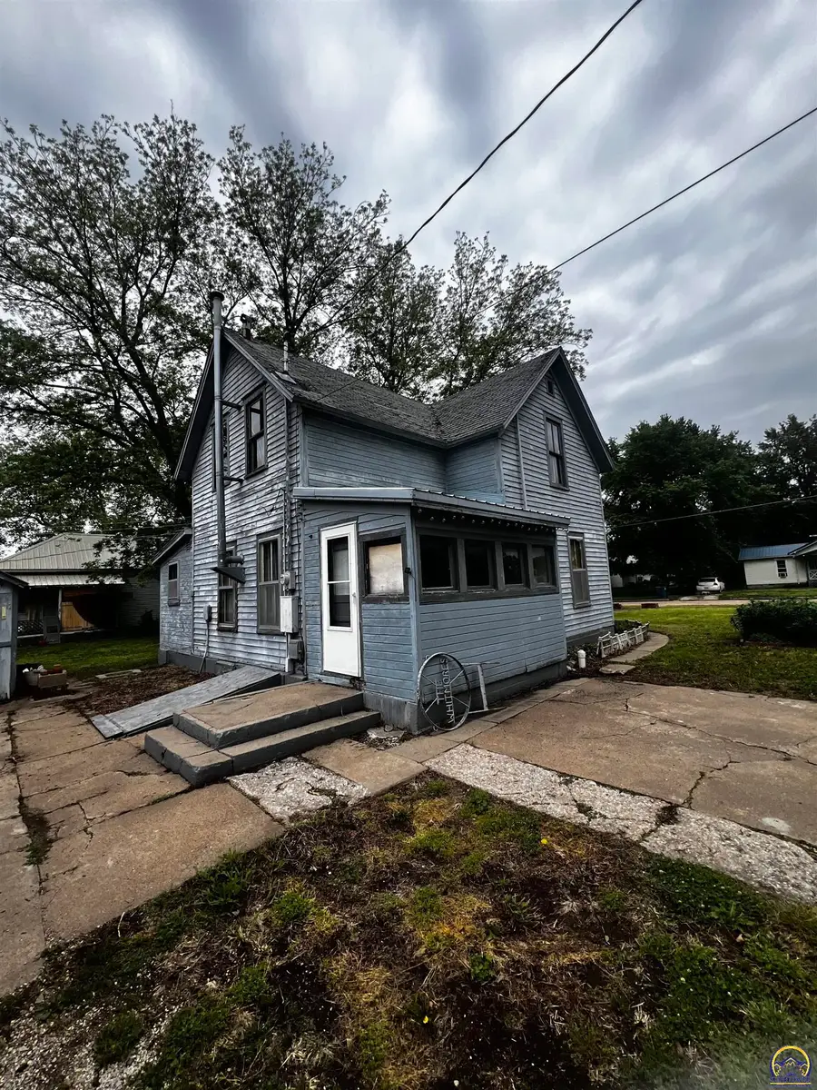 517 W Boone St, Madison, KS 66860 - #3
