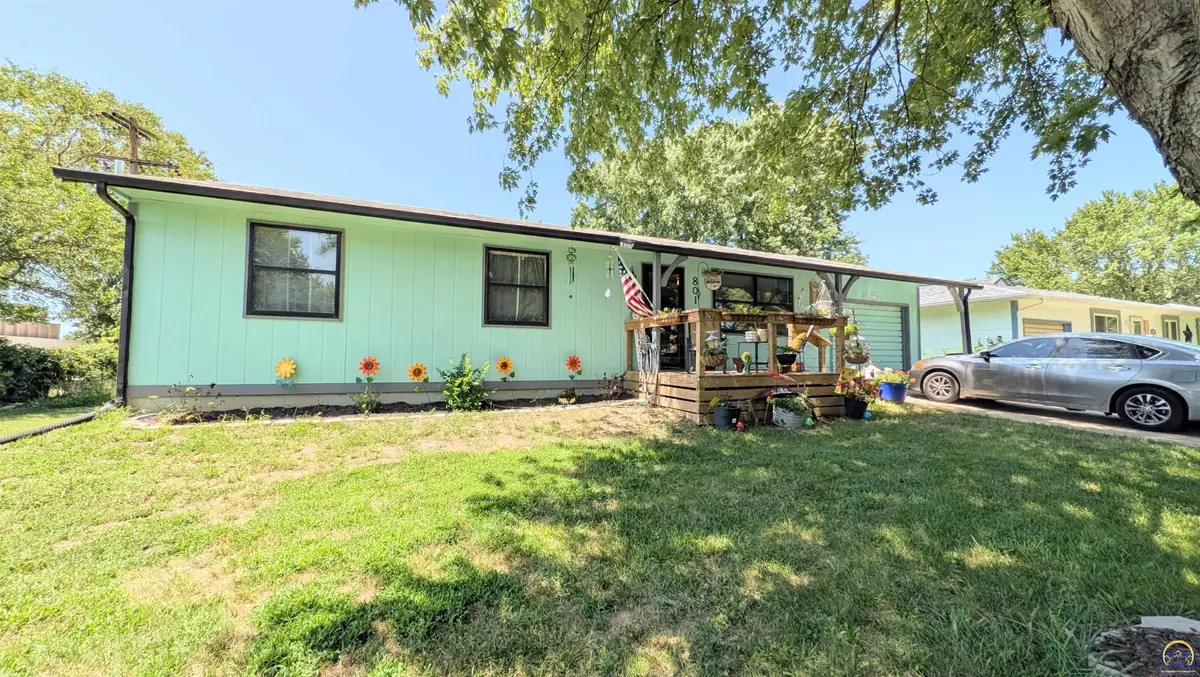 801 Oakwood Dr, Emporia, KS 66801 - #1