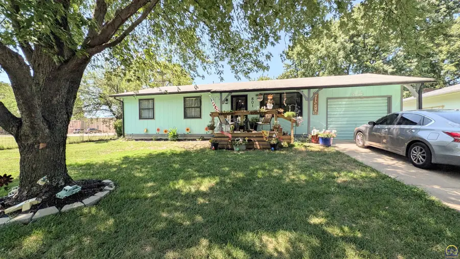 801 Oakwood Dr, Emporia, KS 66801 - #2