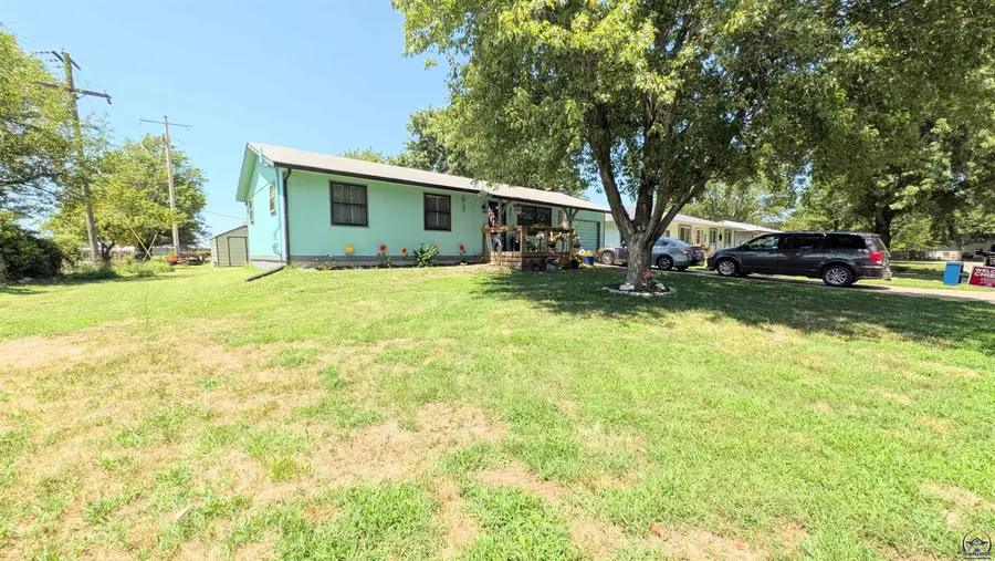 801 Oakwood Dr, Emporia, KS 66801 - #3