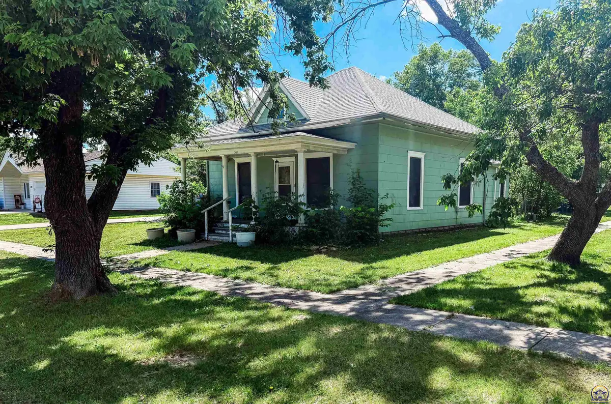 301 Sycamore St, Cottonwood Falls, KS 66845 - #1