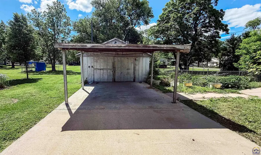 301 Sycamore St, Cottonwood Falls, KS 66845 - #3