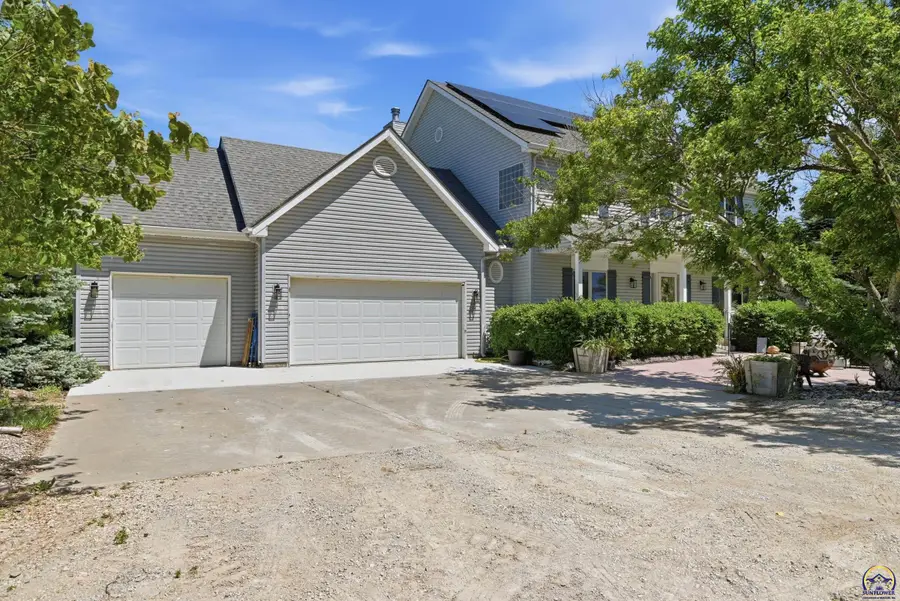 1526 SE 85th St, Wakarusa, KS 66546 - #2