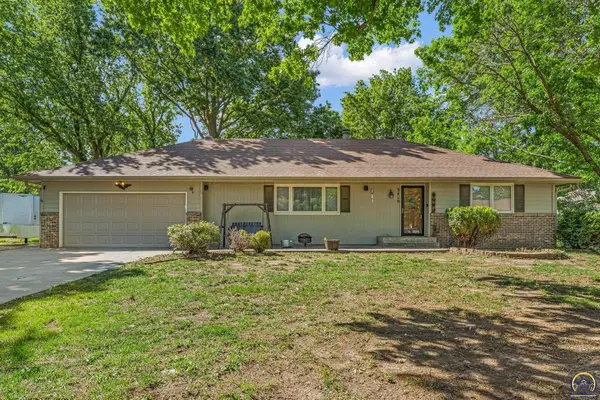 3419 SE Arbor Ct, Topeka, KS 66605