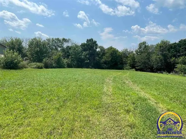 1604 Oak St, Valley Falls, KS 66088