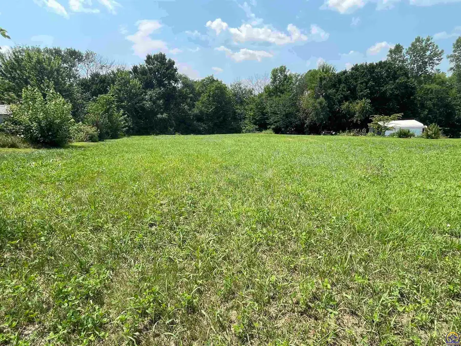 1604 Oak St, Valley Falls, KS 66088 - #2