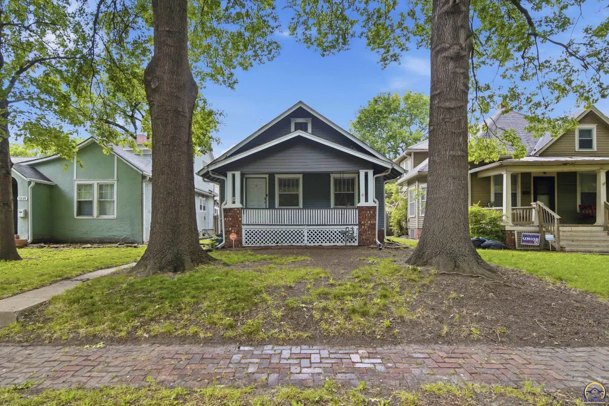 1237 SW Macvicar Ave, Topeka, KS 66604 - #1