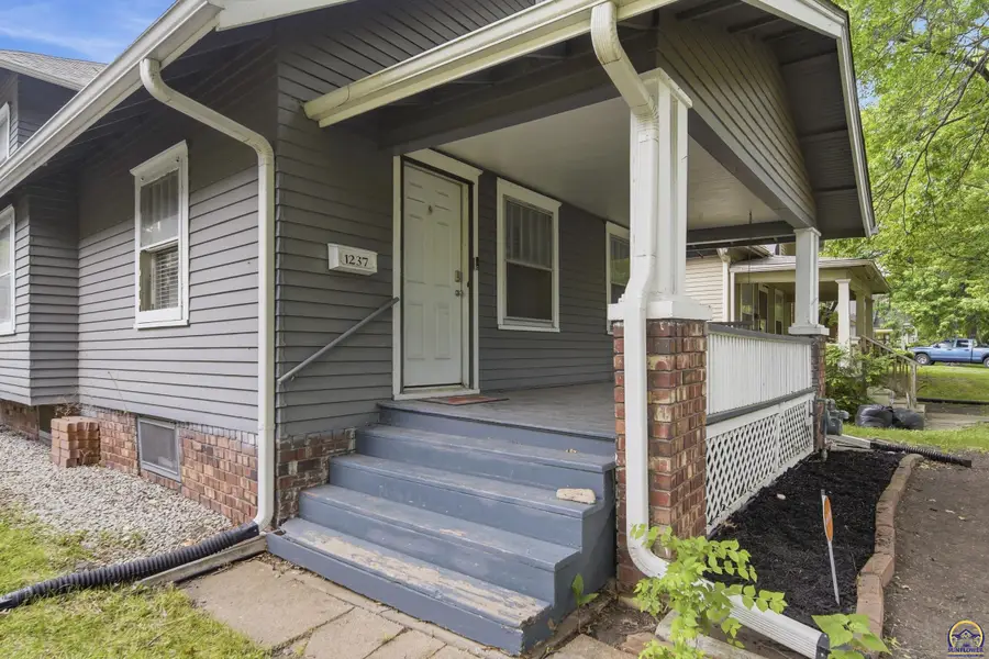 1237 SW Macvicar Ave, Topeka, KS 66604 - #2