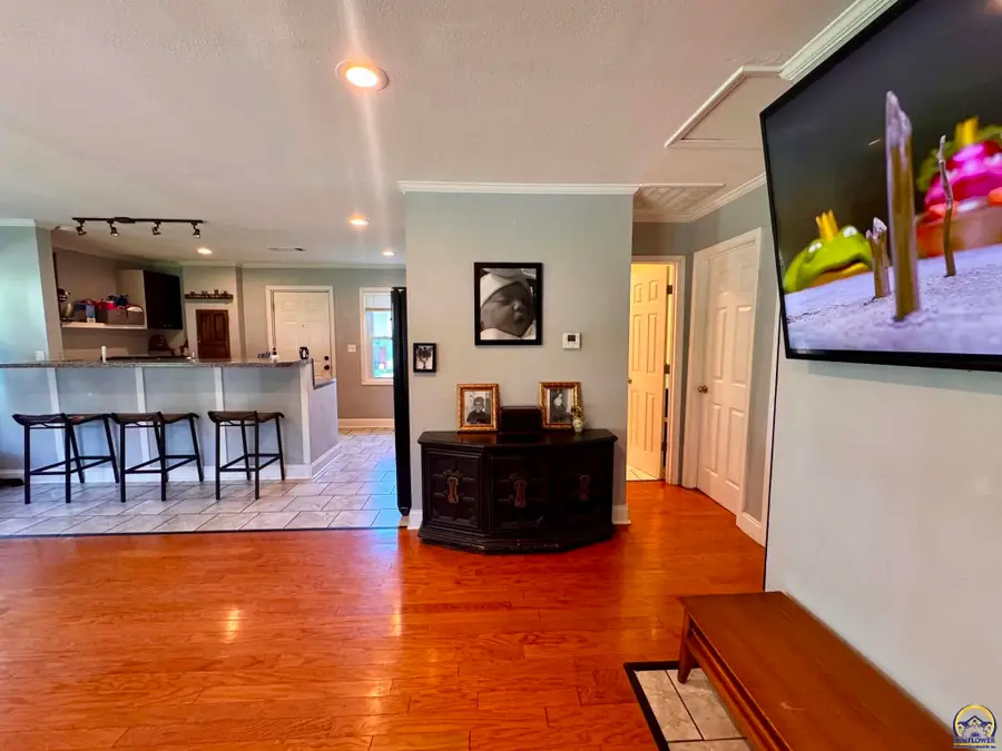 6522 Kimball Ave, Kansas City, KS 66104 - #2