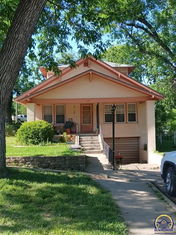 424 W Sherman Ave, Madison, KS 66860