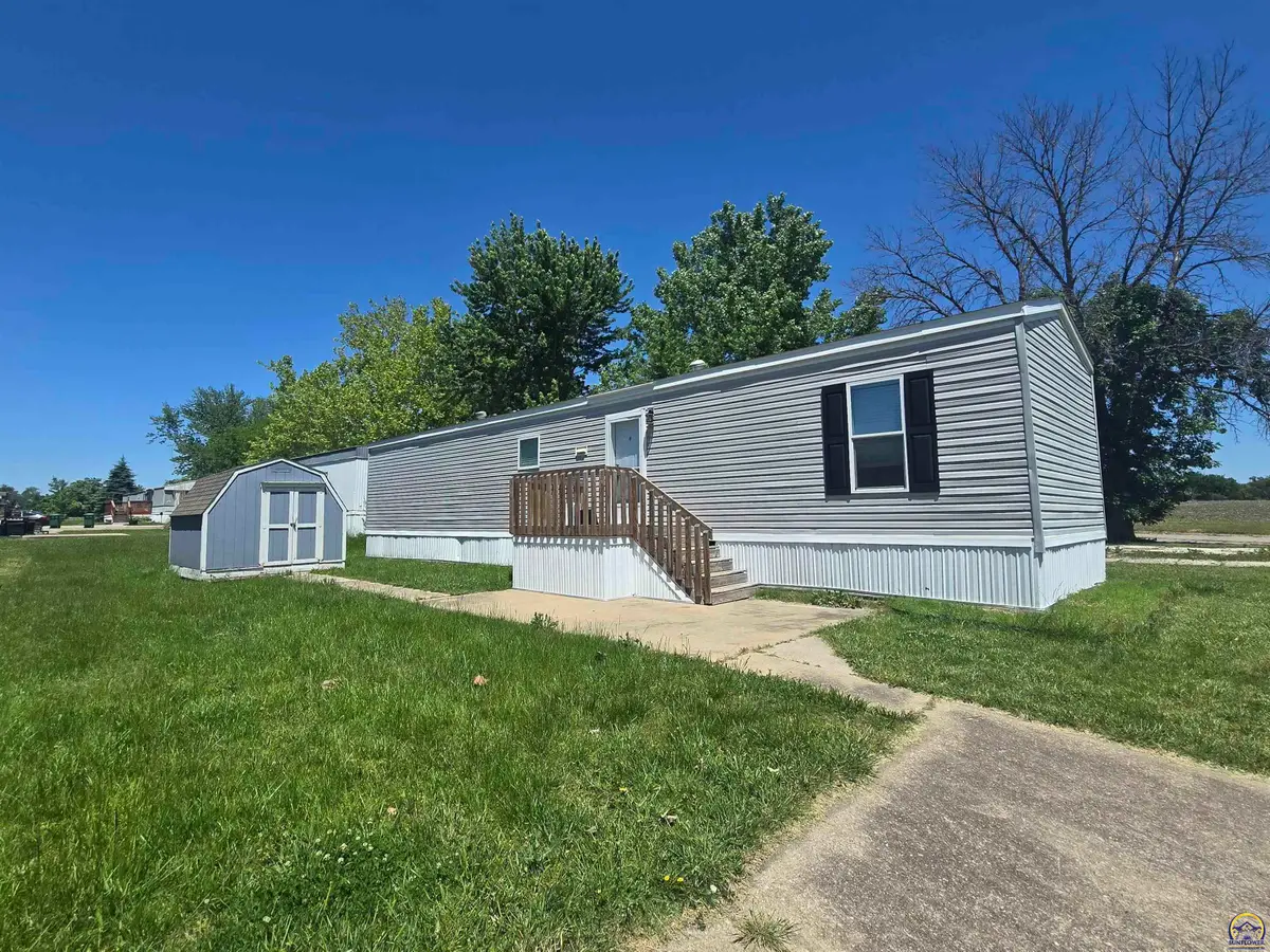 334 SE 47th St, Topeka, KS 66609 - #1