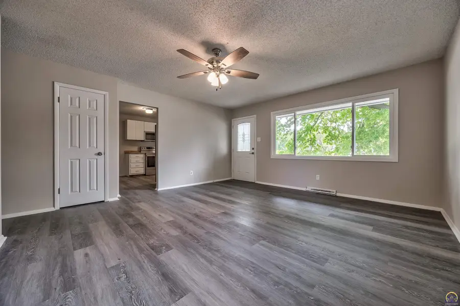 1917 SW Crest Dr, Topeka, KS 66604 - #3