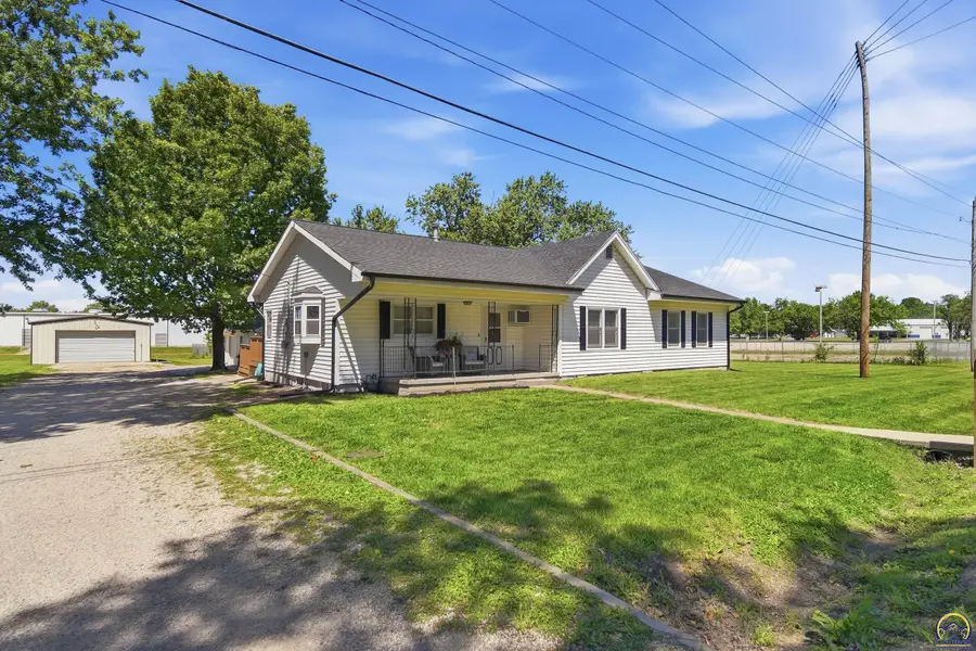 603 S 4th St, Osage City, KS 66523 - #2