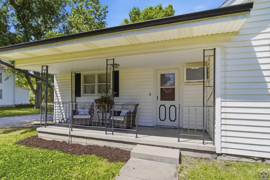603 S 4th St, Osage City, KS 66523 - #3