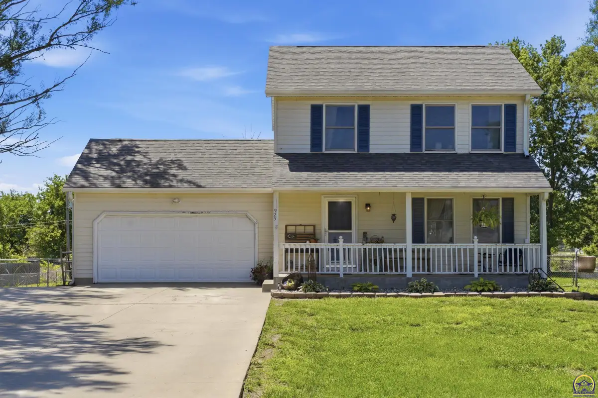 925 Schenk St, Osage City, KS 66523 - #1