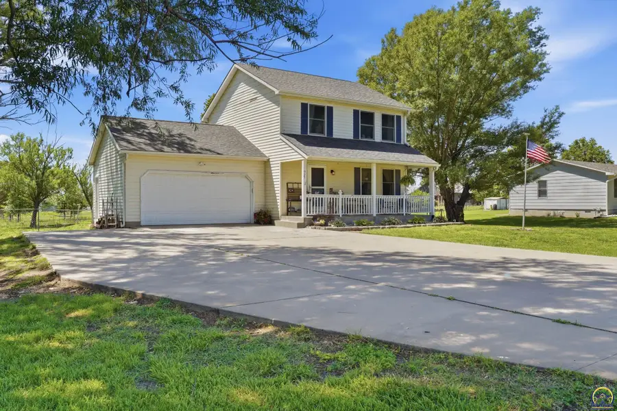 925 Schenk St, Osage City, KS 66523 - #2