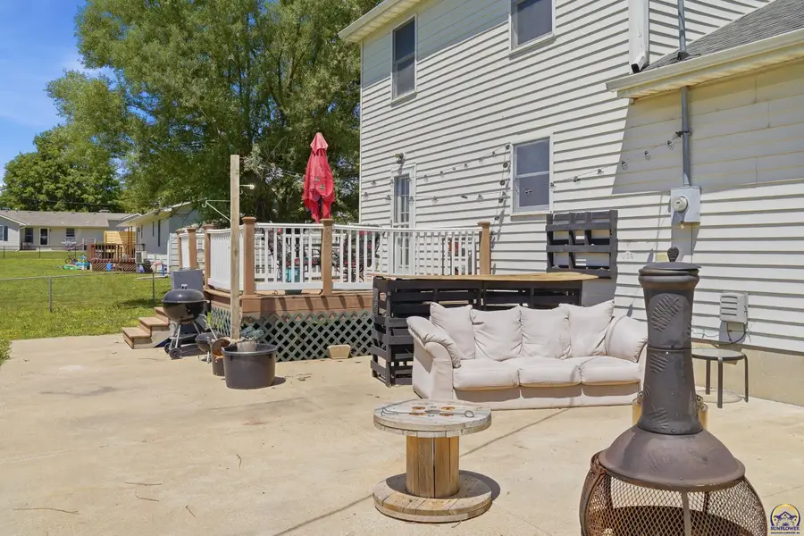 925 Schenk St, Osage City, KS 66523 - #3