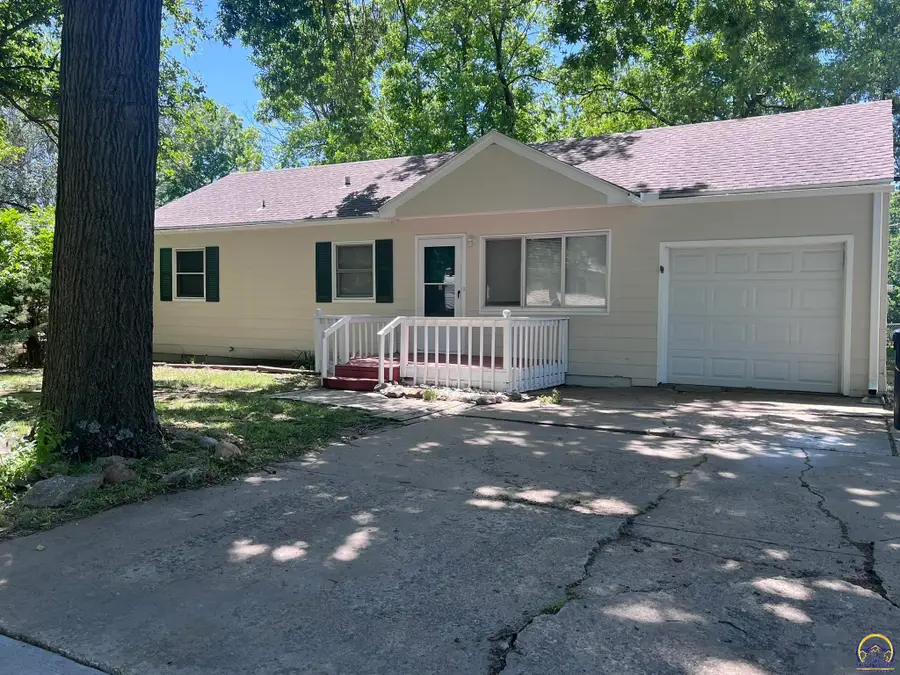 1313 SW Glendale Dr, Topeka, KS 66604 - #2