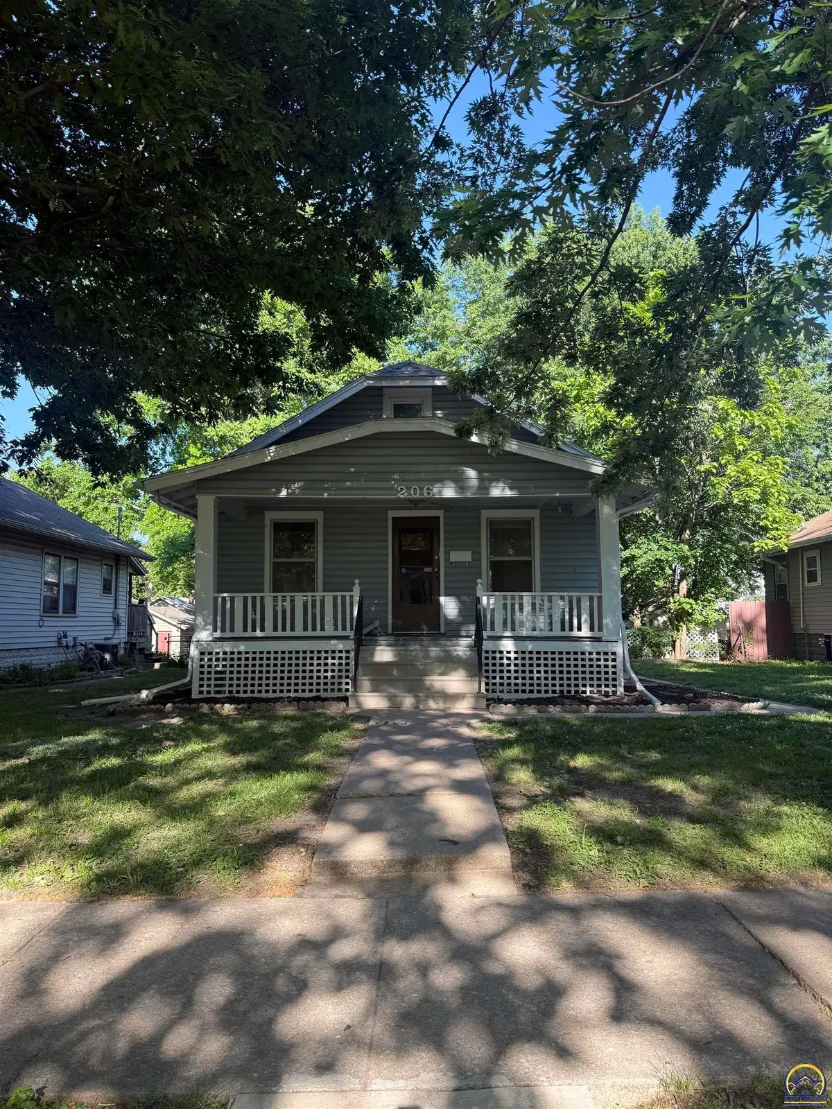 206 SW Kendall Ave, Topeka, KS 66606 - #1