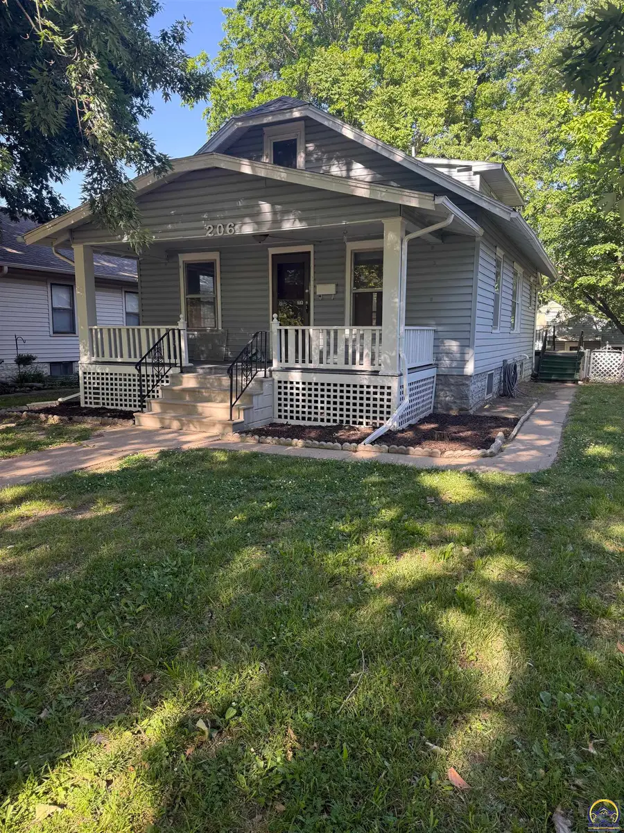 206 SW Kendall Ave, Topeka, KS 66606 - #2