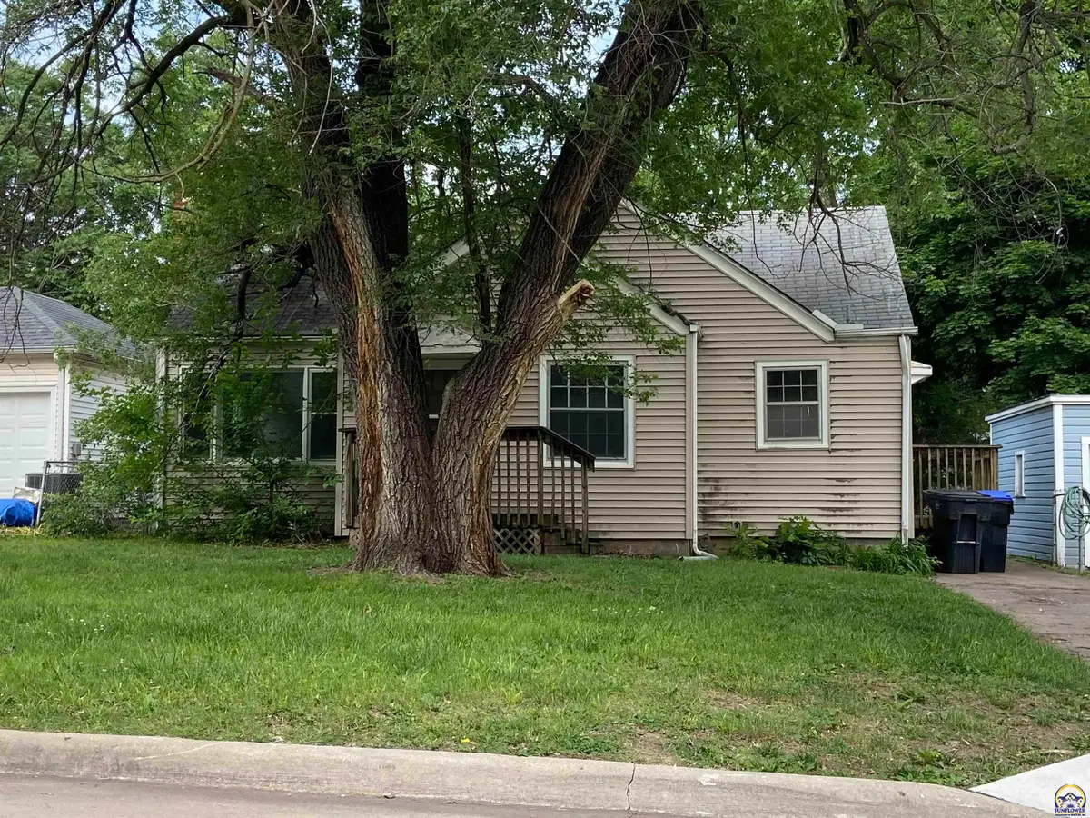 1019 SW Wayne Ave, Topeka, KS 66604 - #1