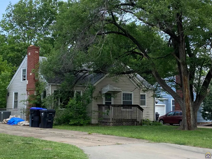 1019 SW Wayne Ave, Topeka, KS 66604 - #2