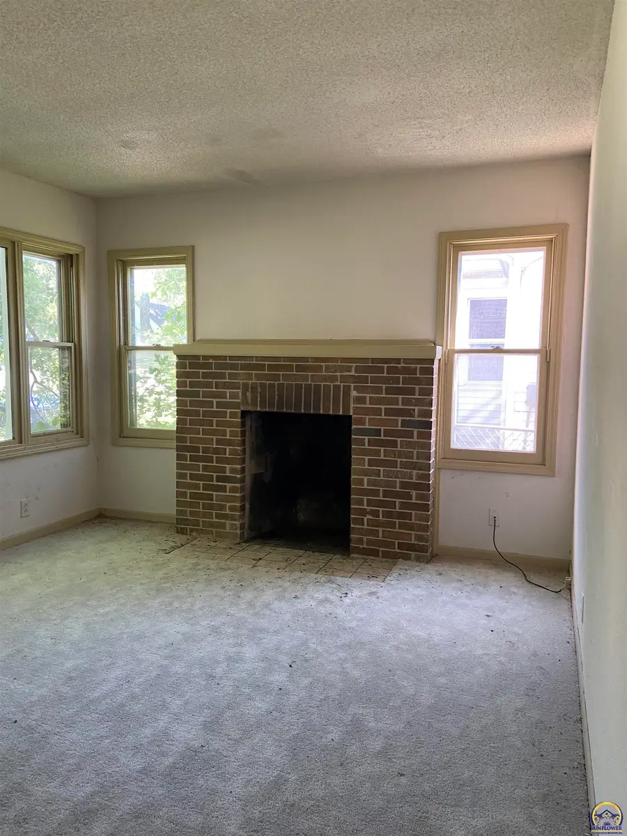 1019 SW Wayne Ave, Topeka, KS 66604 - #3