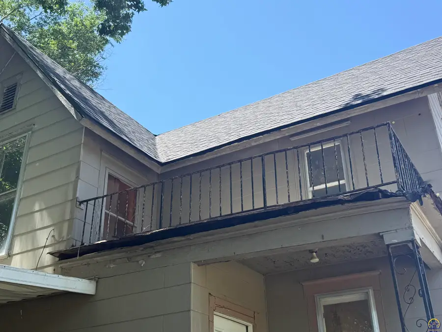 911 SW 3rd St, Topeka, KS 66606 - #3