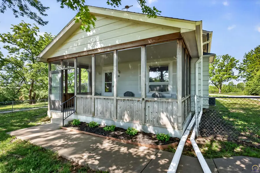 1635 SW Auburn Rd, Topeka, KS 66615 - #2
