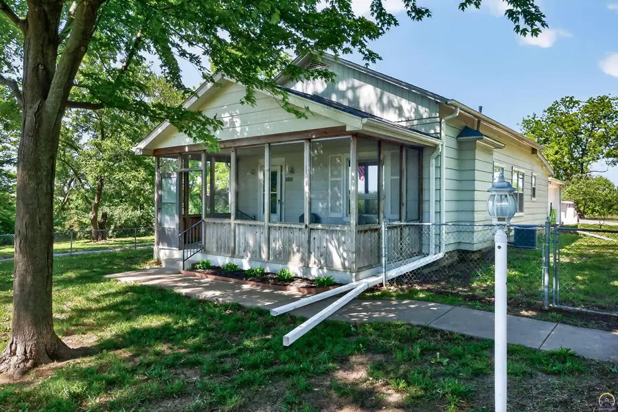 1635 SW Auburn Rd, Topeka, KS 66615 - #3