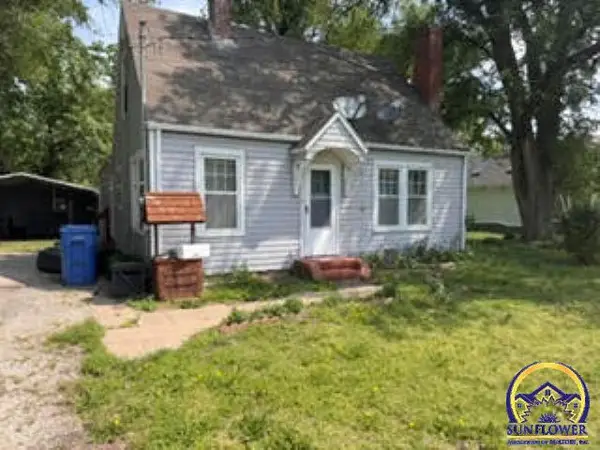 128 NE Lyman Rd, Topeka, KS 66608