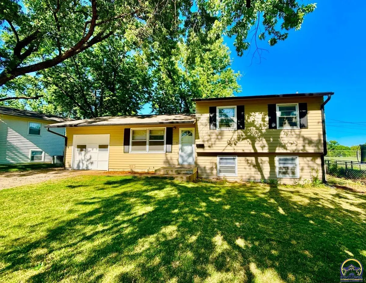 2562 SW Kent St, Topeka, KS 66614 - #1