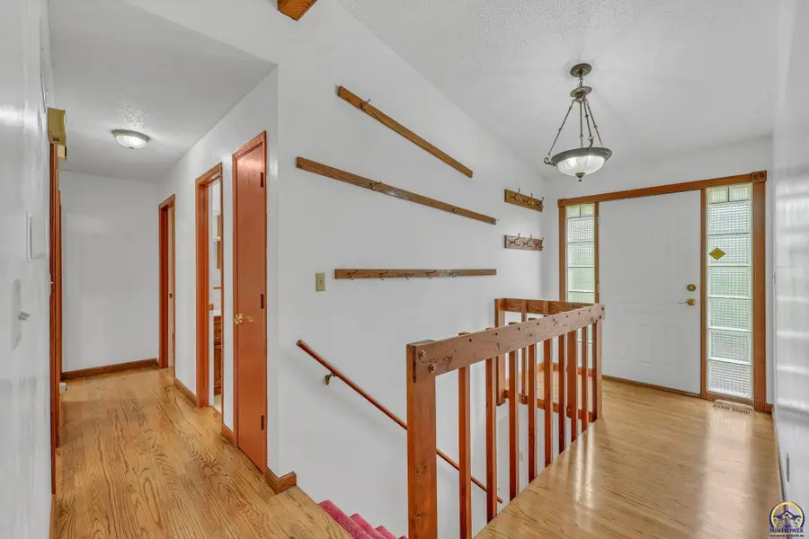 1325 SE 43rd St, Topeka, KS 66609 - #3