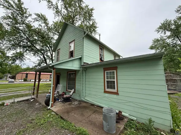 1722 SW Lincoln St, Topeka, KS 66604