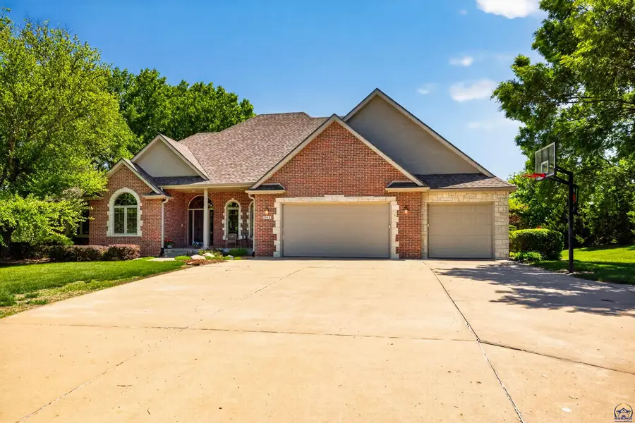 1048 SW Westside Dr, Topeka, KS 66615 - #2