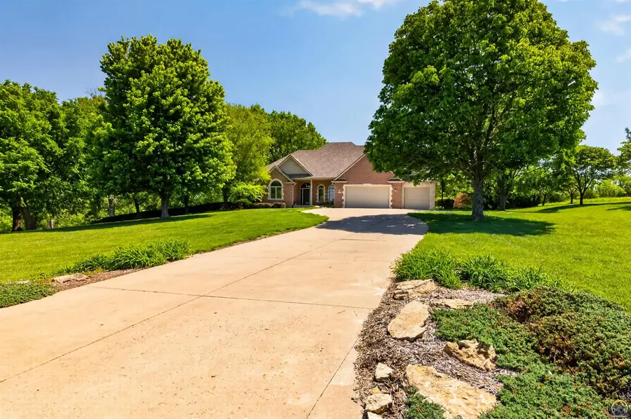 1048 SW Westside Dr, Topeka, KS 66615 - #3