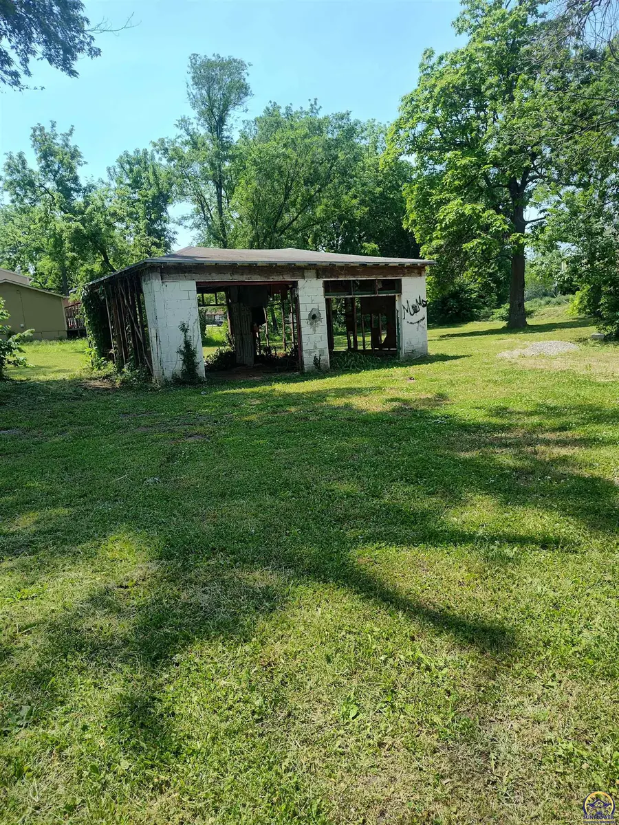 522 Indiana Ave, Holton, KS 66436 - #3