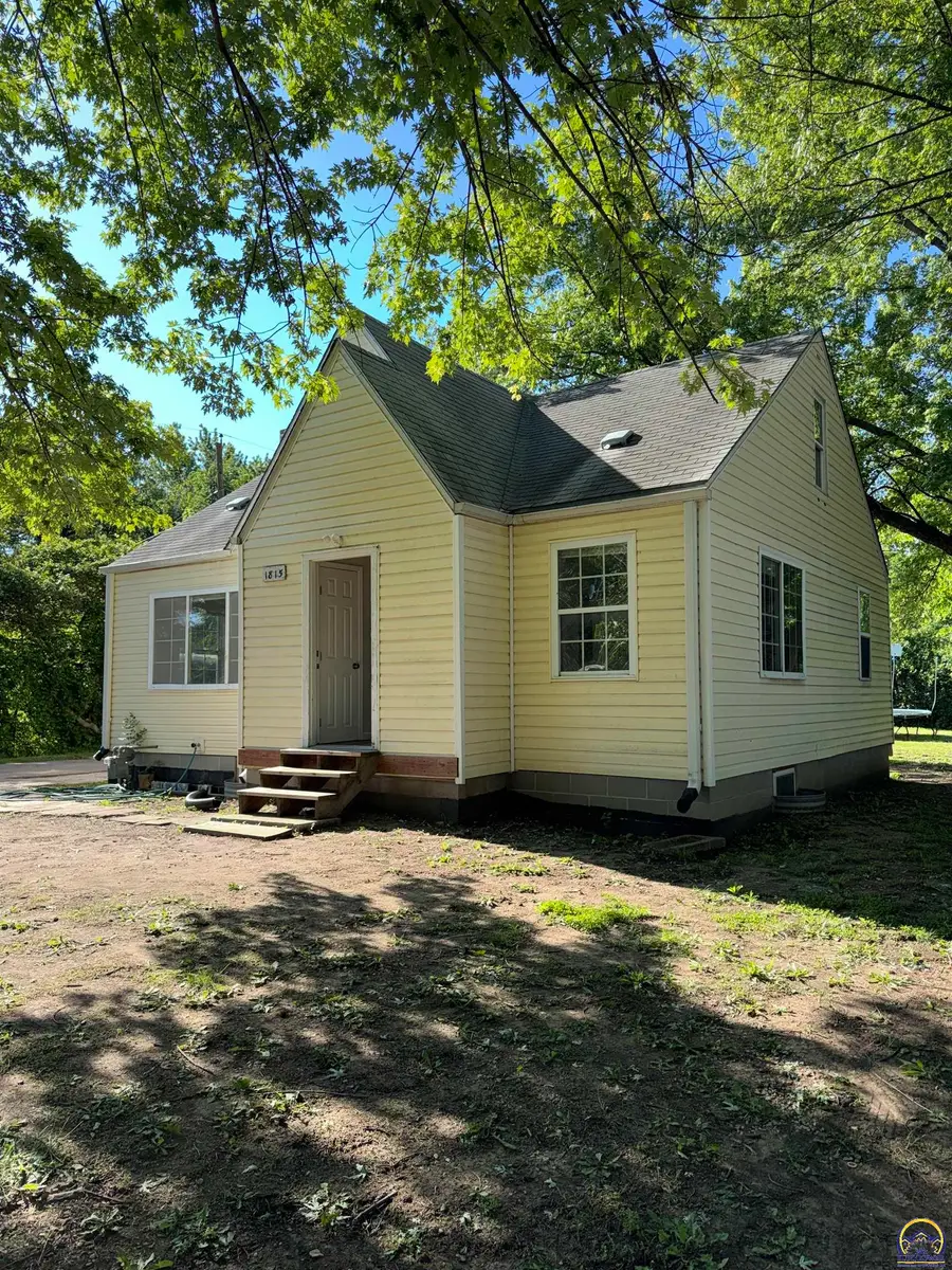 1815 SE Morrison St, Topeka, KS 66607 - #2