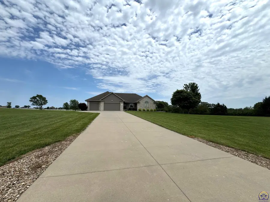 5230 SW Knudsen Rd, Topeka, KS 66610 - #2